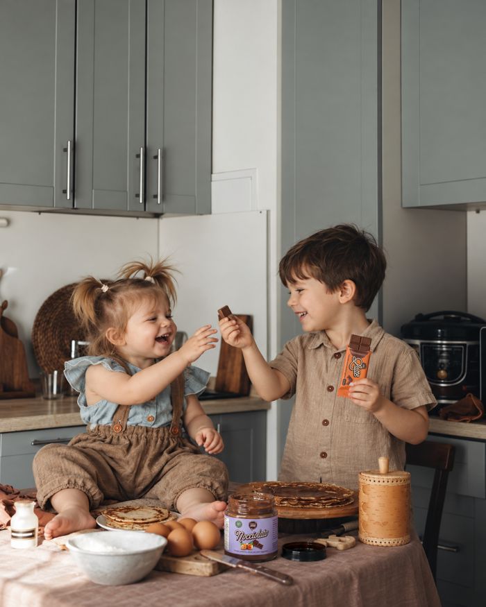 Due bambini a colazione con la crema Choco Zero
